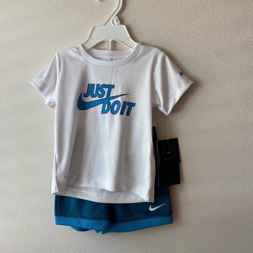 Boys 2 piece Nike short set